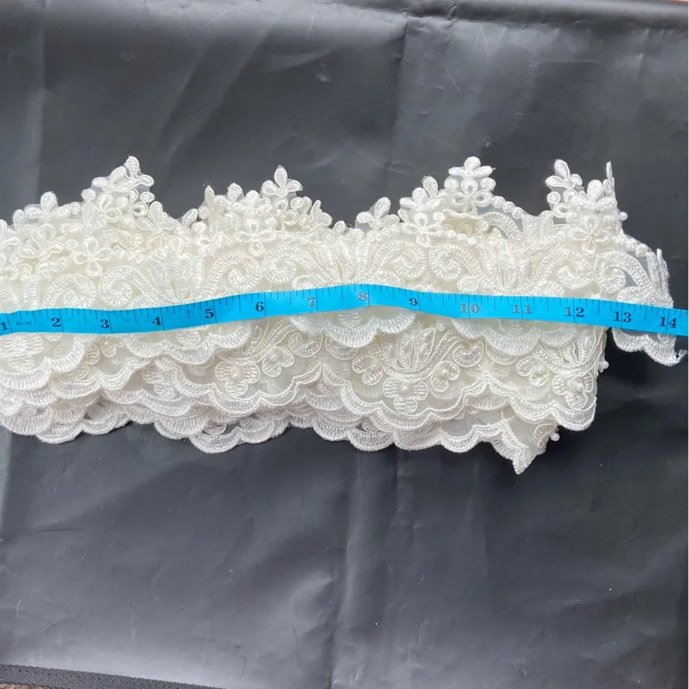 NWOT 7 Yards of Elegant, Almost White Lace Trim/Fabric w/Beads & Floral Stitch - Picture 14 of 16